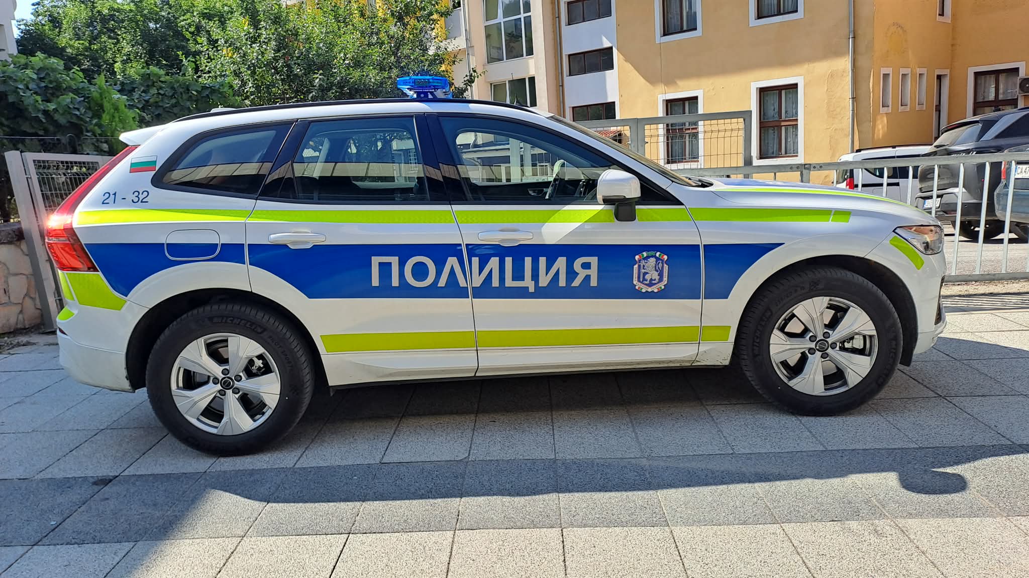 Задържан е 47-годишен мъж за увреждане на къща и автомобил във Виево