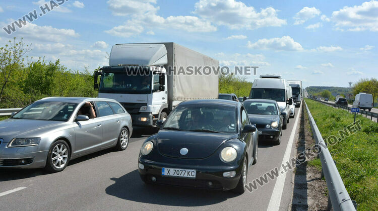 Внимание, шофьори: Трафикът от АМ „Марица“ е пренасочен през Чирпан към Димитровград поради запален камион на АМ "Марица"