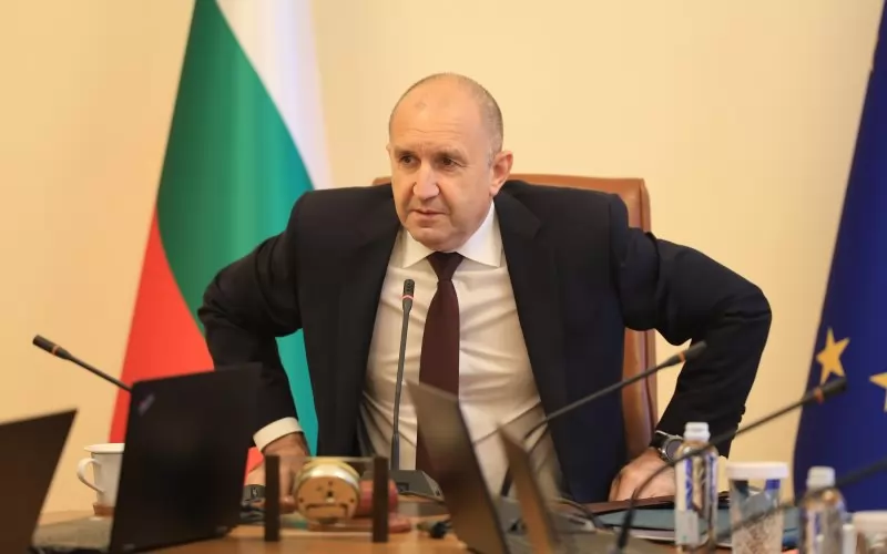 Радев започна да дава заден за минималната заплата