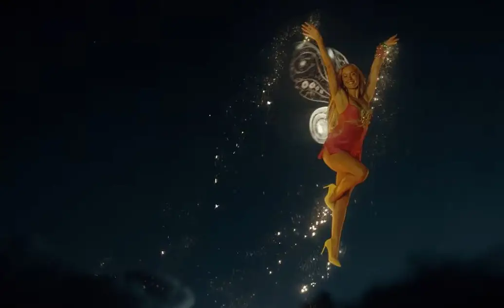 Zara Larsson танцува под дъжда в ново видео