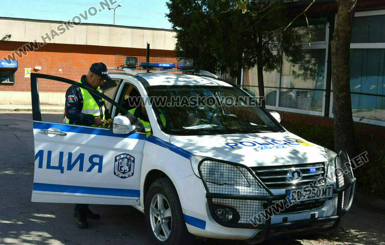 Две пияни жени зад волана са заловени в Хасково и Харманли, едната се блъсна в кола и дърво