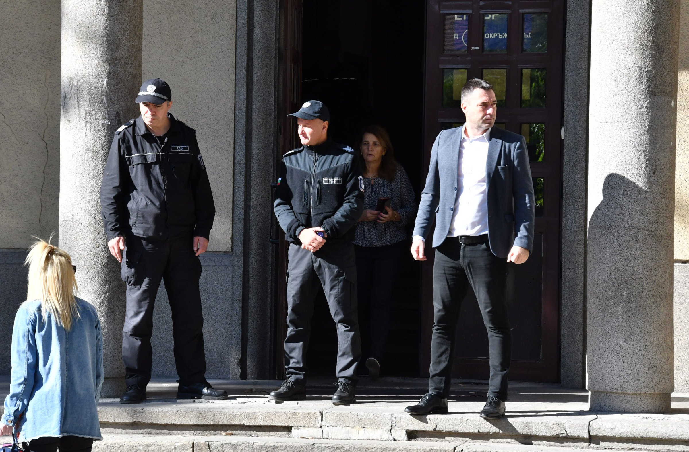 Сигнал за бомбена заплаха изпразни съда в Хасково