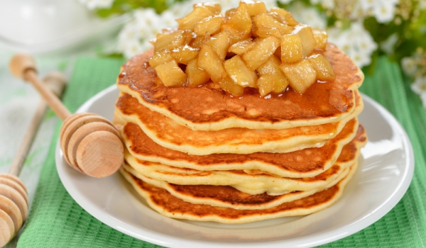 Руски ябълкови палачинки