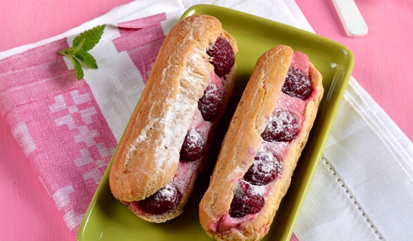 Еклери с крем от извара и малини