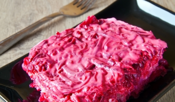 Задушено червено цвекло със сметана