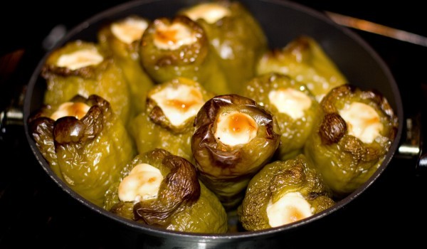 Селски пълнени чушки