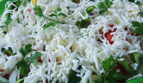 Пъстра салата с яйца