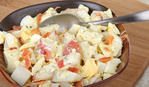 Салата от червени картофи и яйца