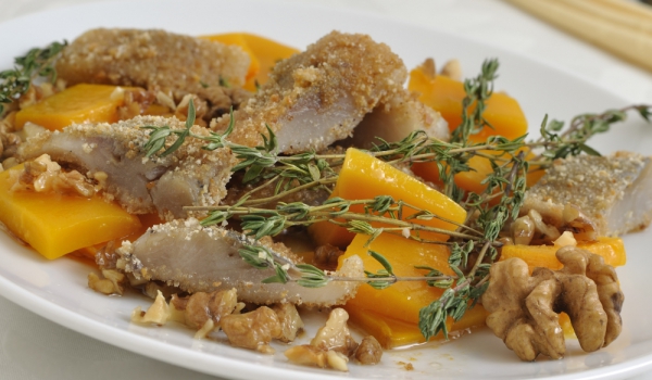 Пържена риба в орехов сос