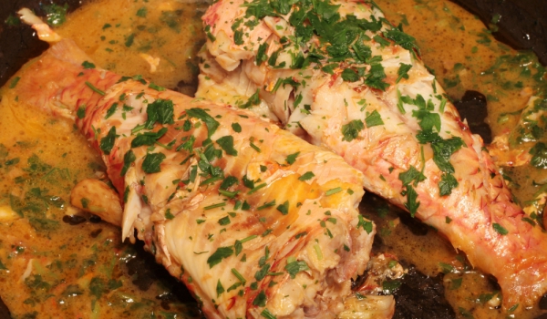 Рибен гювеч с вино