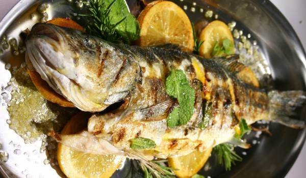 Скумрия пълнена с лимон на фурна