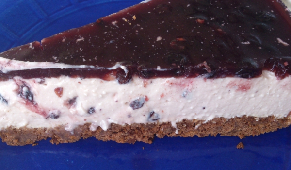 Чийзкейк със сладко от боровинки