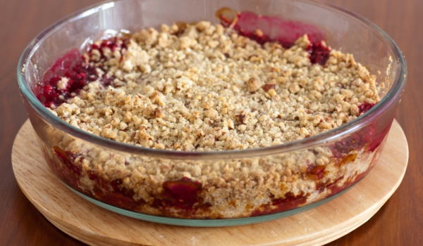 Руски пирог с круши и малини