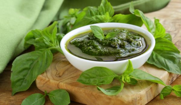 Сос с босилек и винен оцет