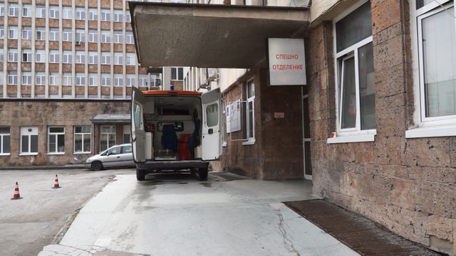 40 медици от Смолянската болница получават допълнително по 1000 лева, на първа линия са в борбата с коронавируса